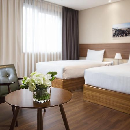 Cinema House Hotel In Busan Bagian luar foto