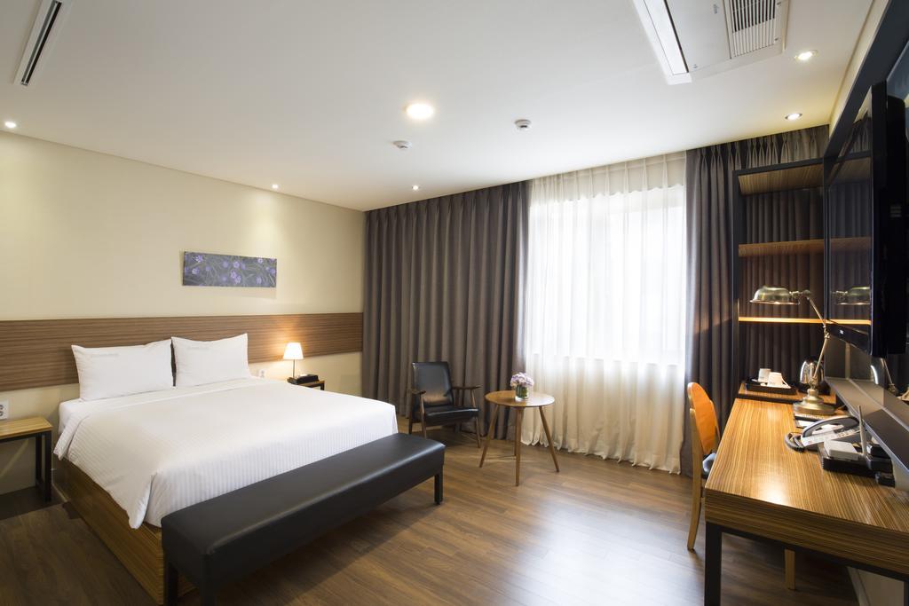 Cinema House Hotel In Busan Bagian luar foto