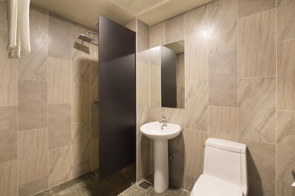 Cinema House Hotel In Busan Bagian luar foto