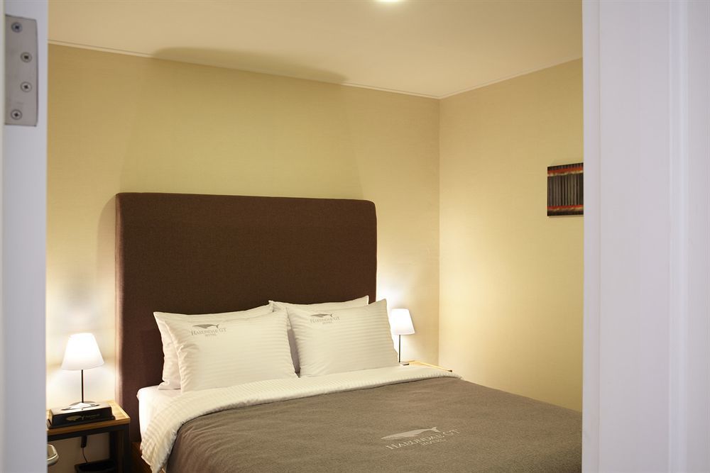 Cinema House Hotel In Busan Bagian luar foto