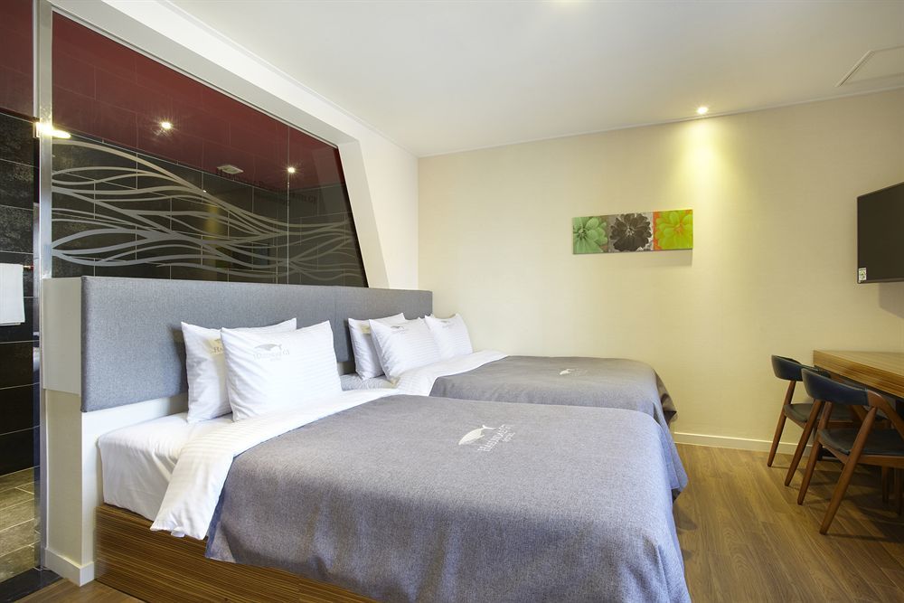 Cinema House Hotel In Busan Bagian luar foto
