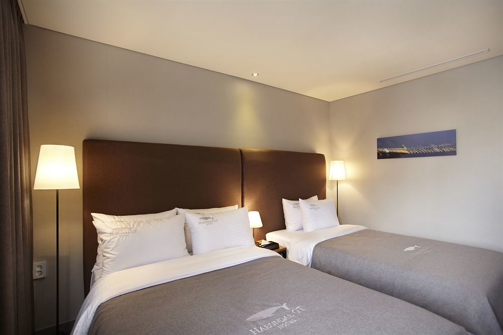 Cinema House Hotel In Busan Bagian luar foto