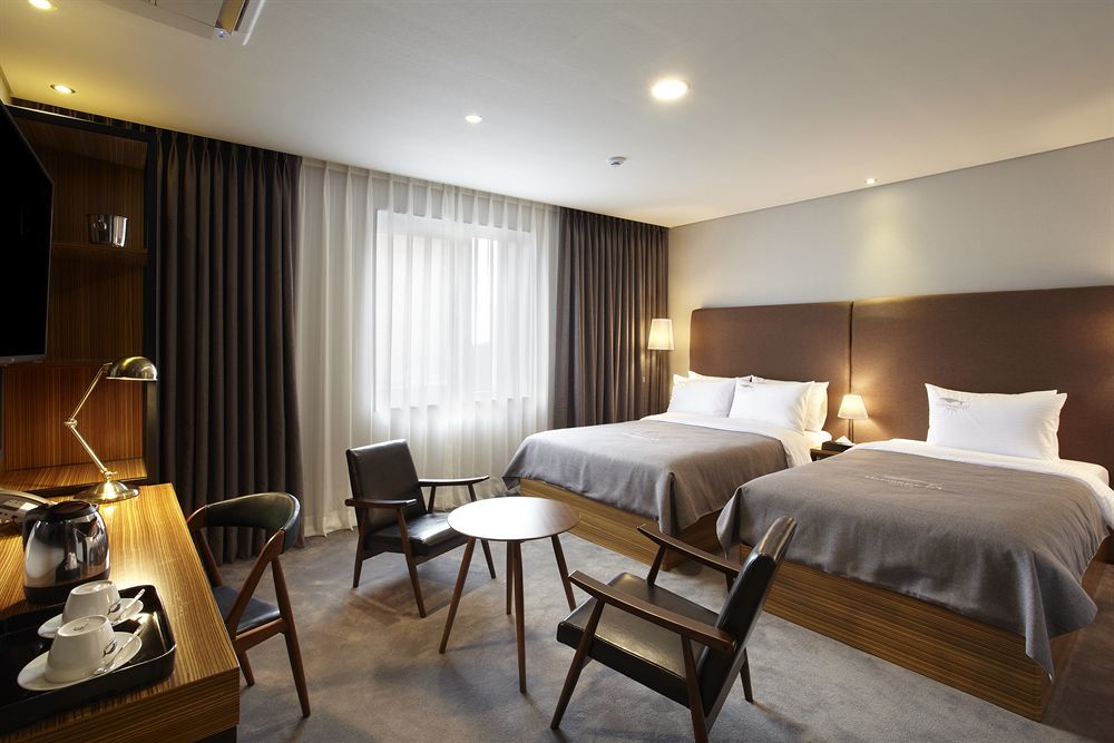 Cinema House Hotel In Busan Bagian luar foto