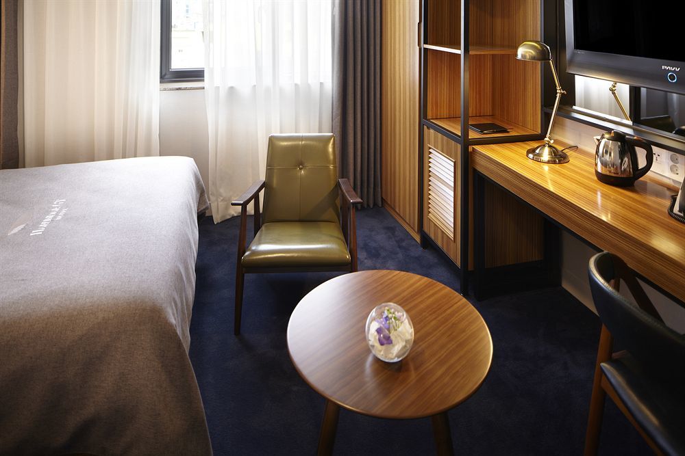 Cinema House Hotel In Busan Bagian luar foto