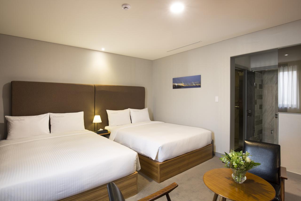 Cinema House Hotel In Busan Bagian luar foto
