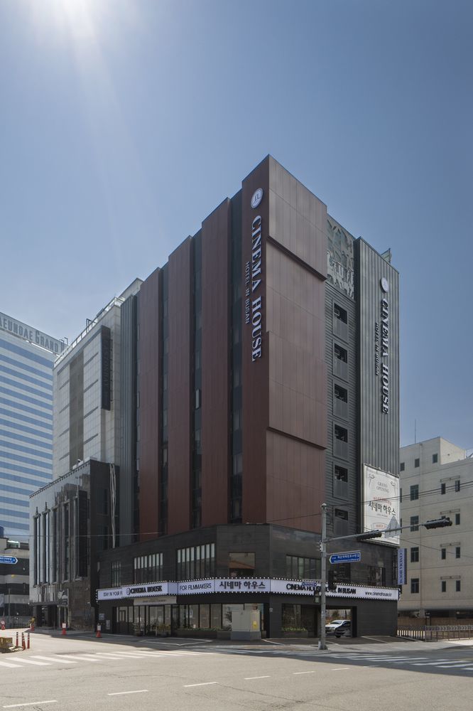 Cinema House Hotel In Busan Bagian luar foto