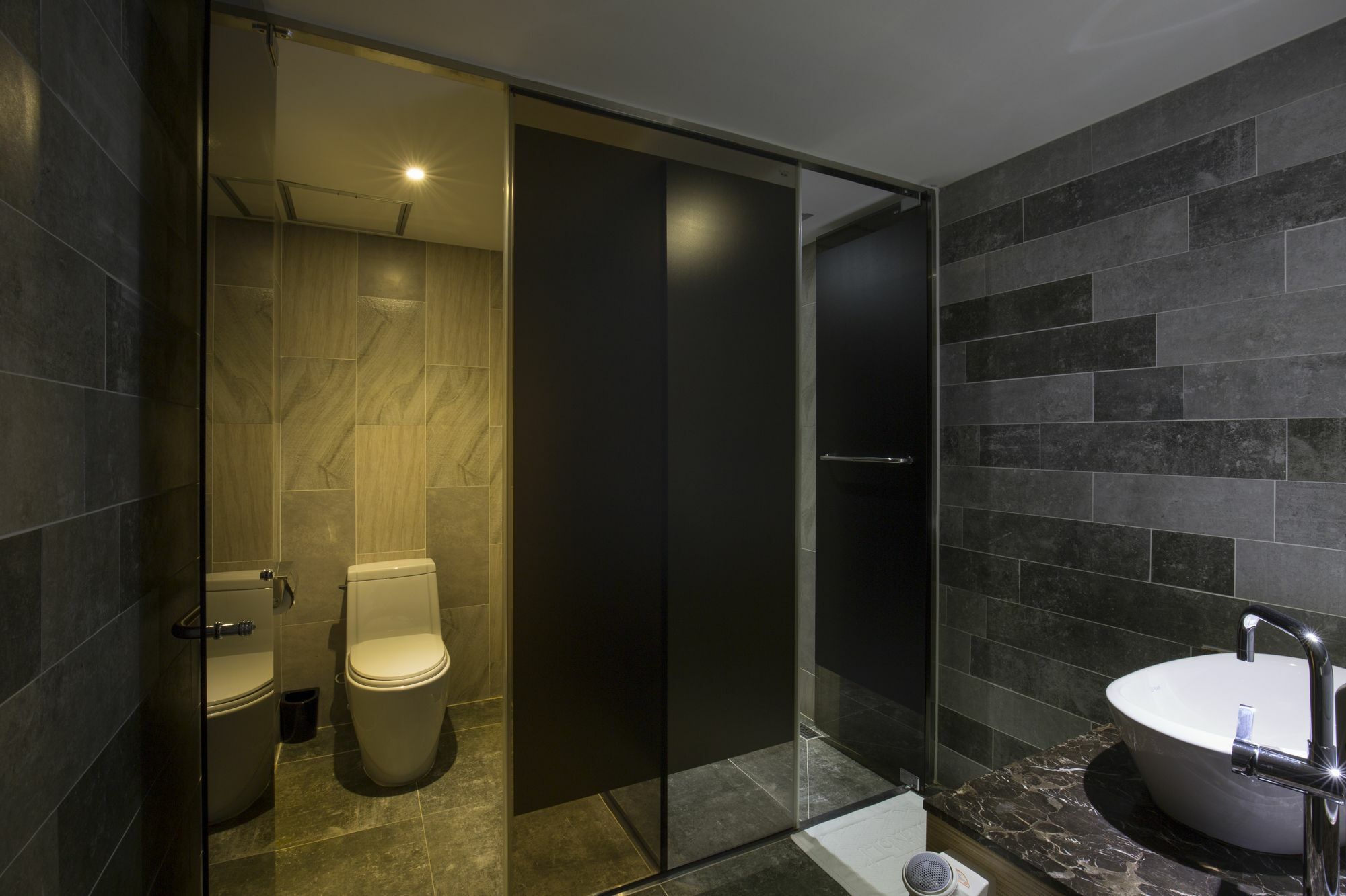 Cinema House Hotel In Busan Bagian luar foto