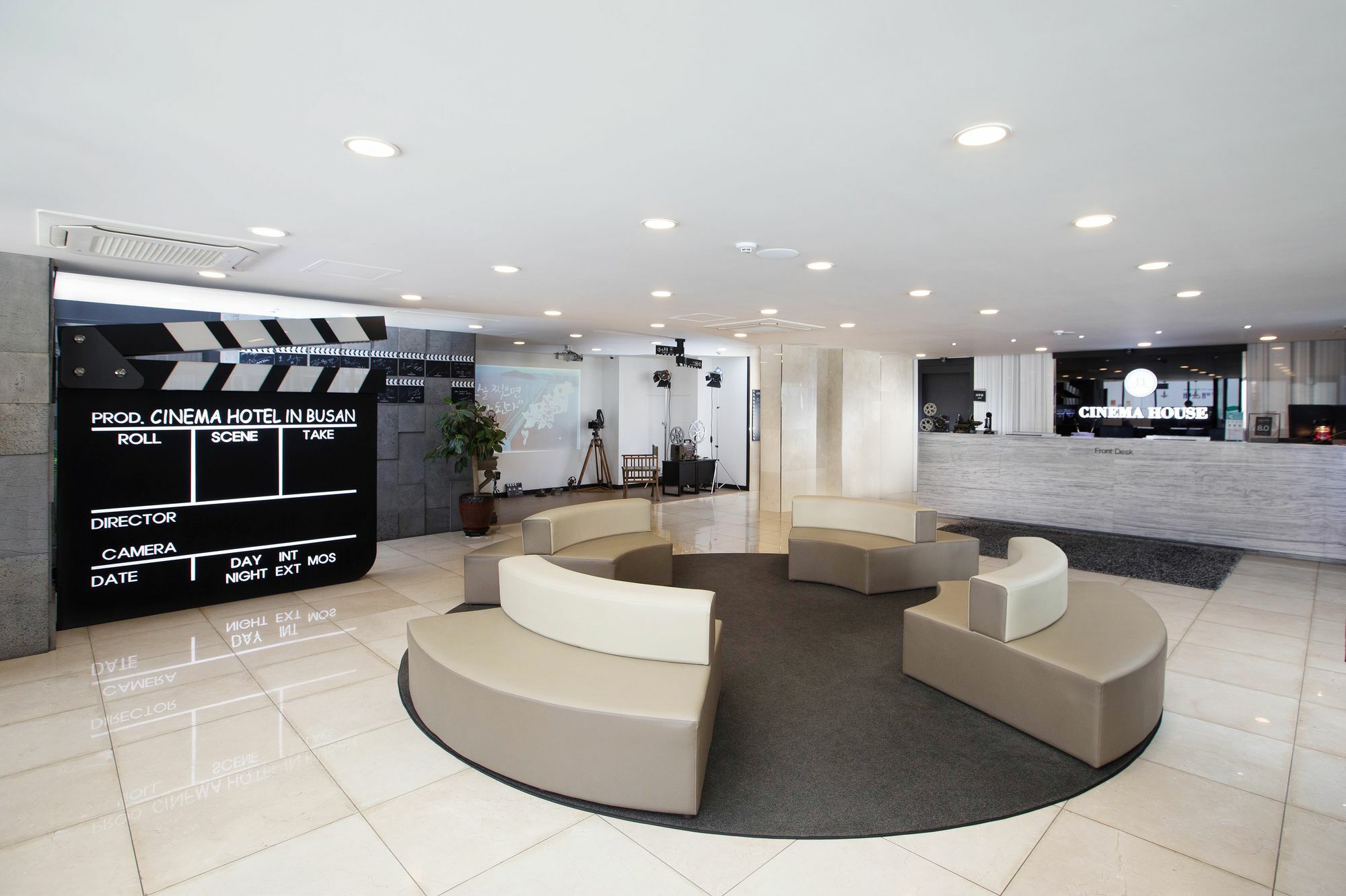 Cinema House Hotel In Busan Bagian luar foto