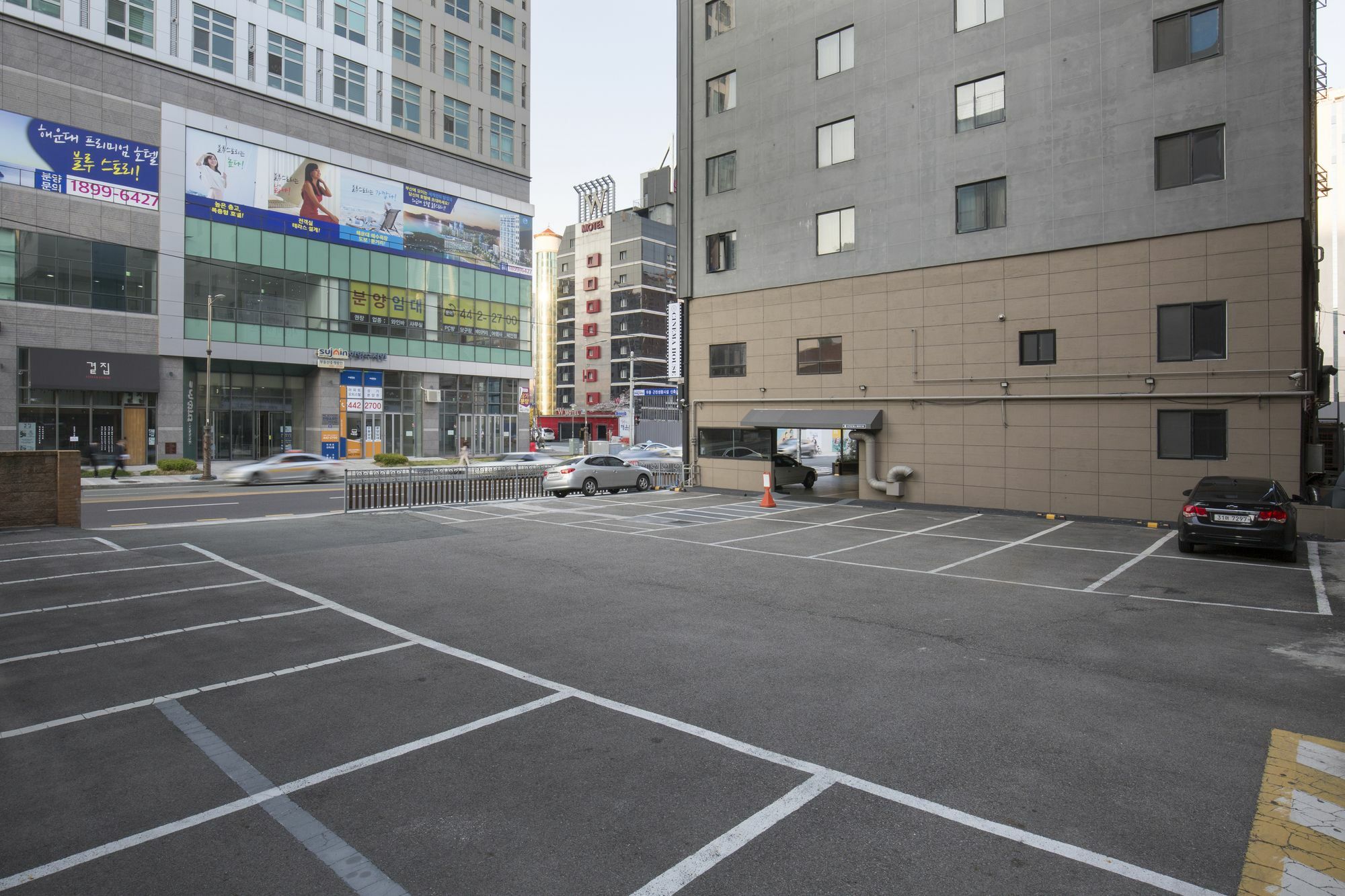 Cinema House Hotel In Busan Bagian luar foto