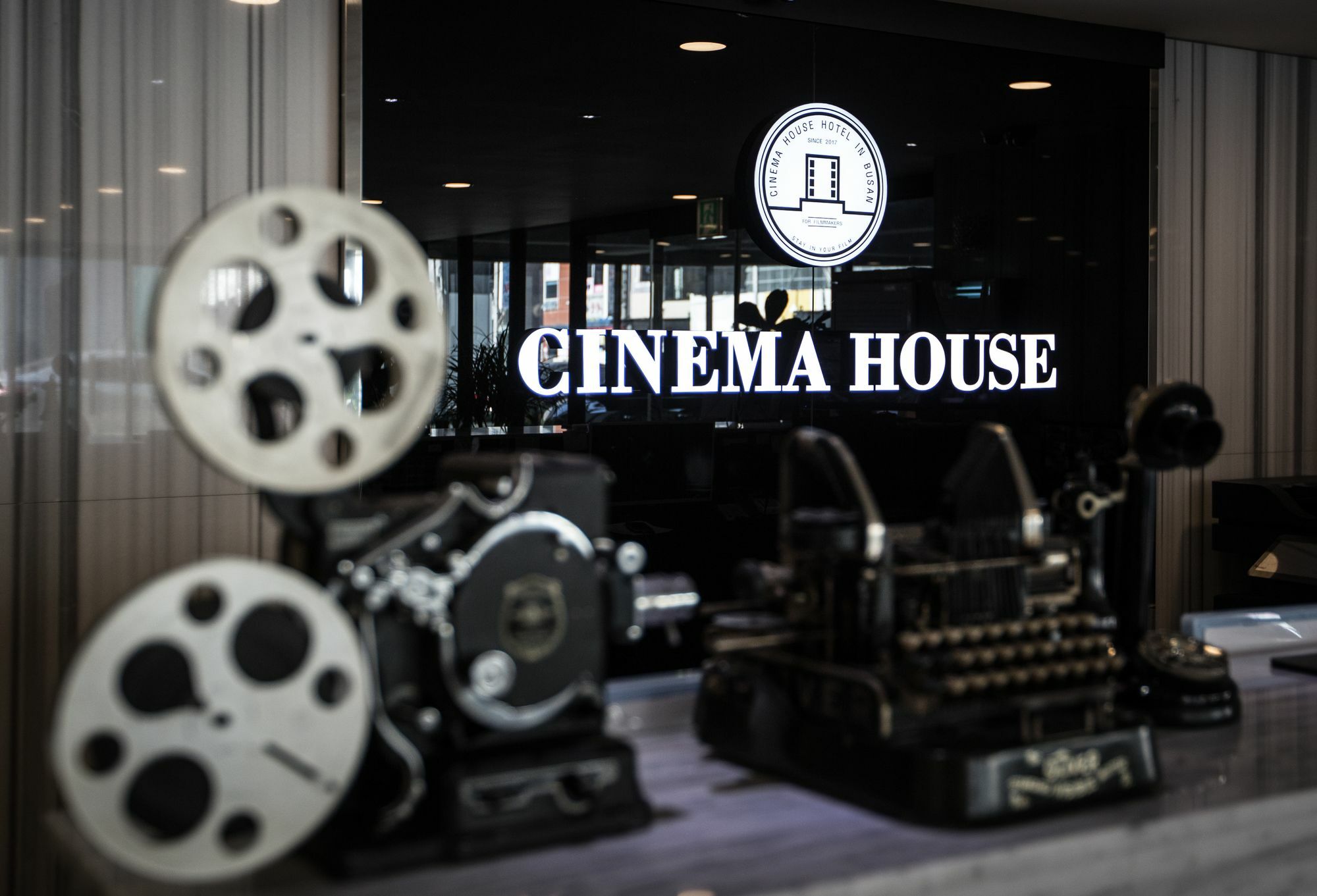 Cinema House Hotel In Busan Bagian luar foto