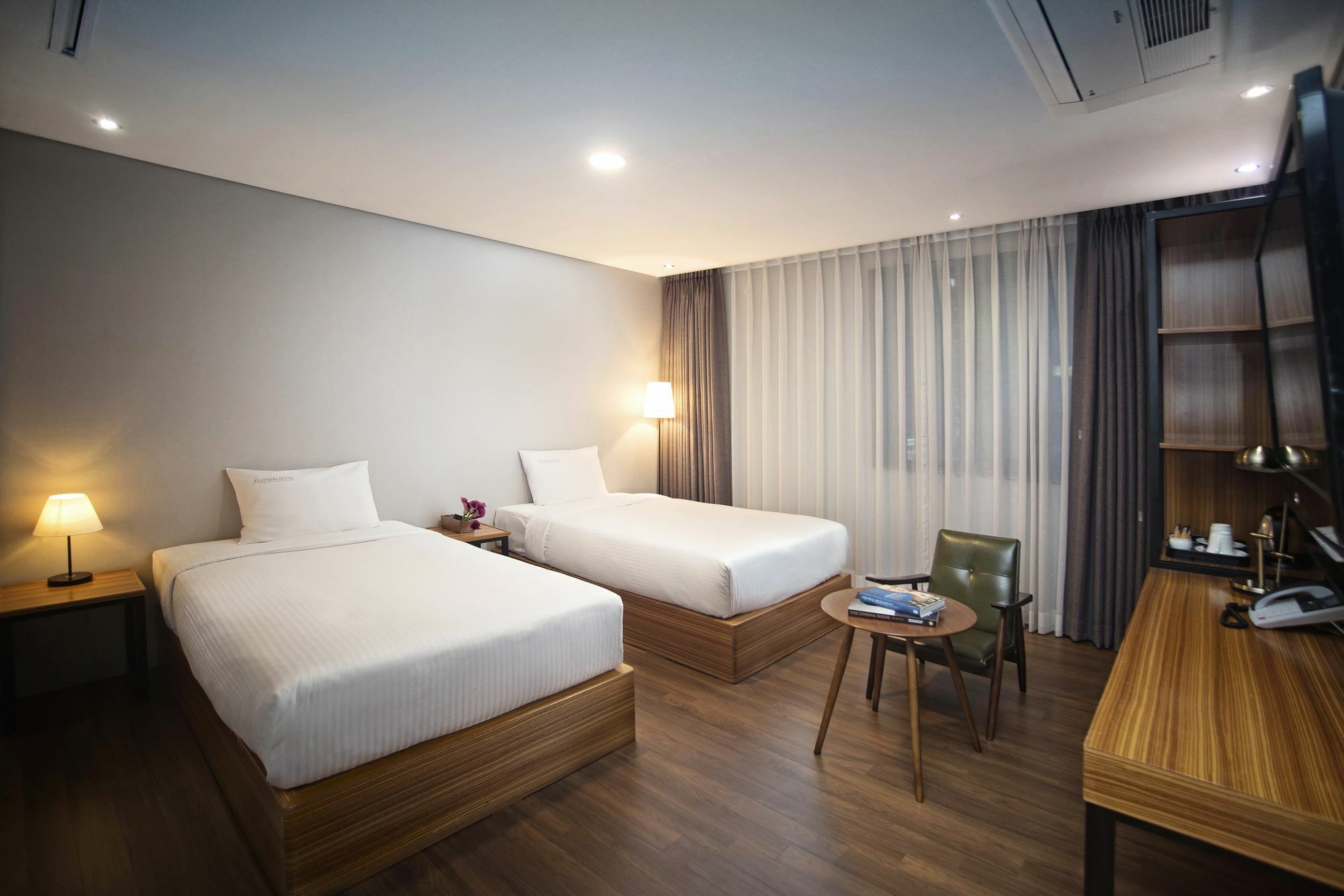Cinema House Hotel In Busan Bagian luar foto