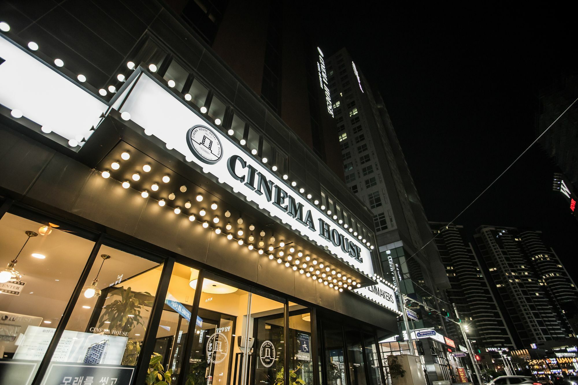 Cinema House Hotel In Busan Bagian luar foto