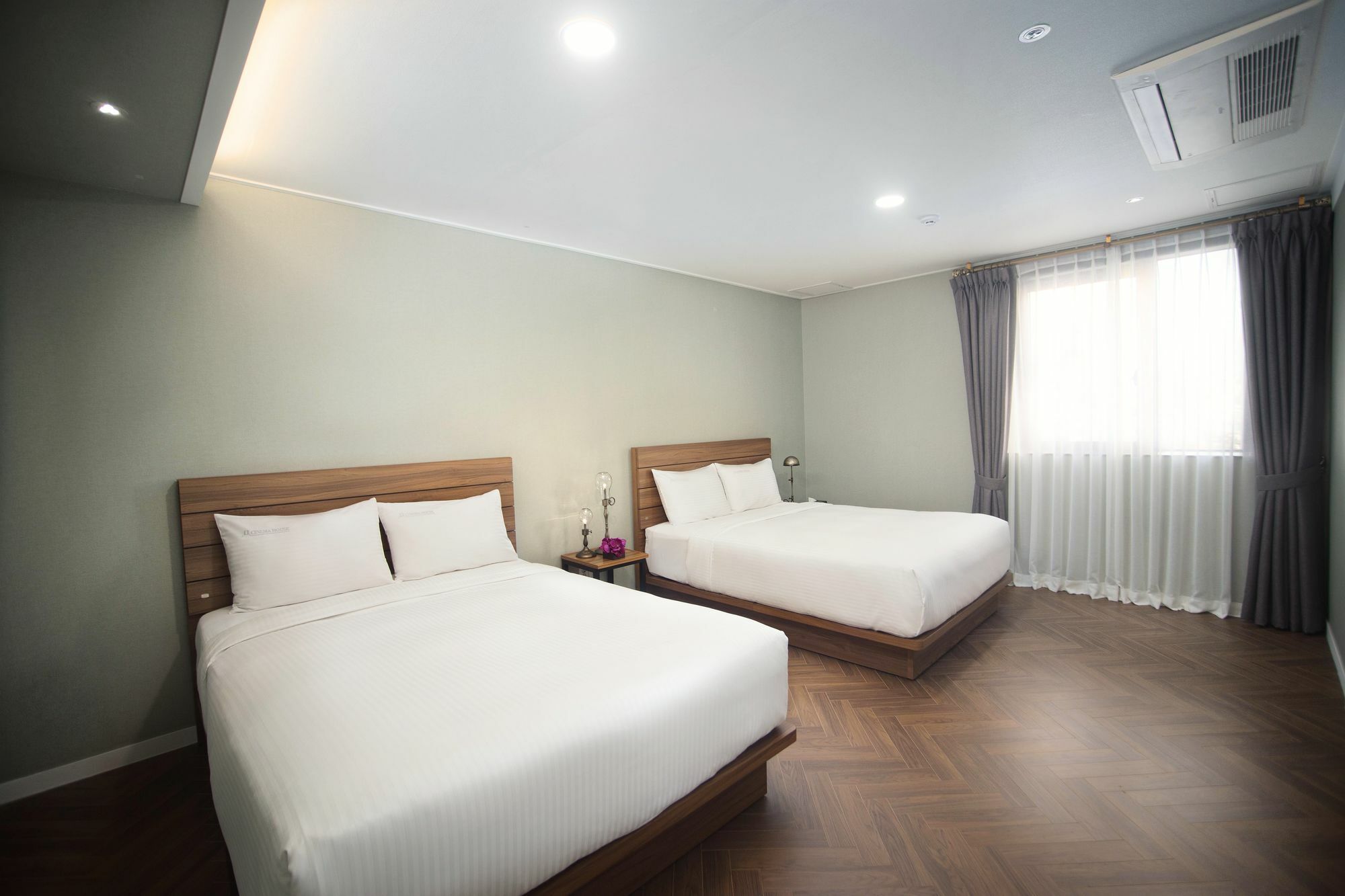 Cinema House Hotel In Busan Bagian luar foto