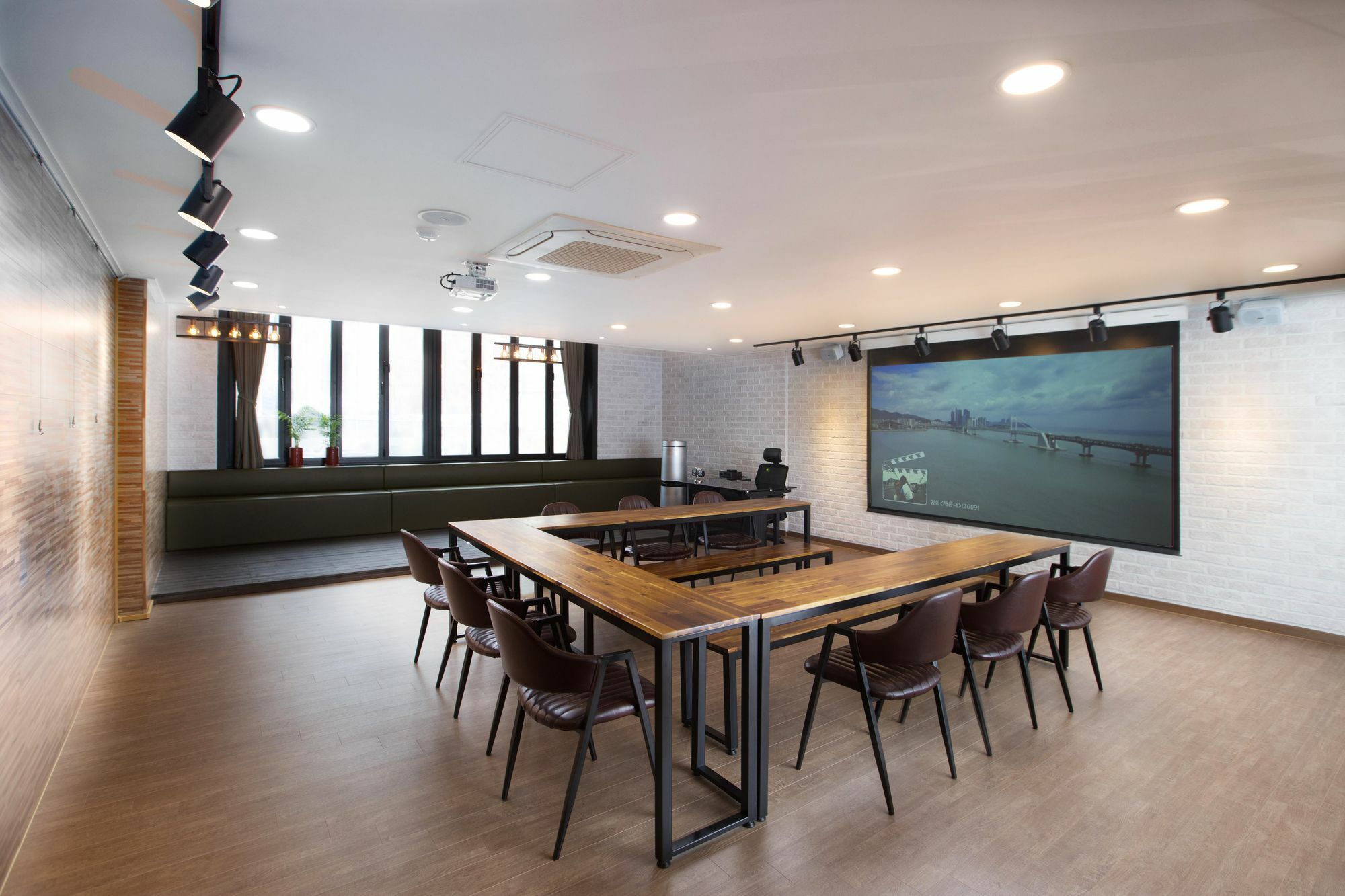 Cinema House Hotel In Busan Bagian luar foto