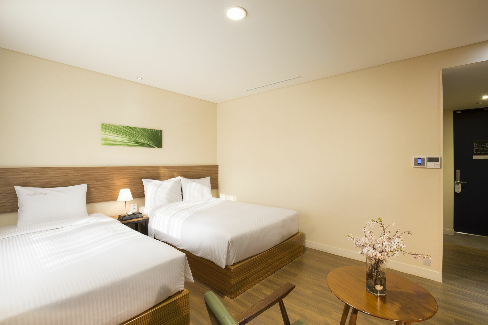 Cinema House Hotel In Busan Bagian luar foto