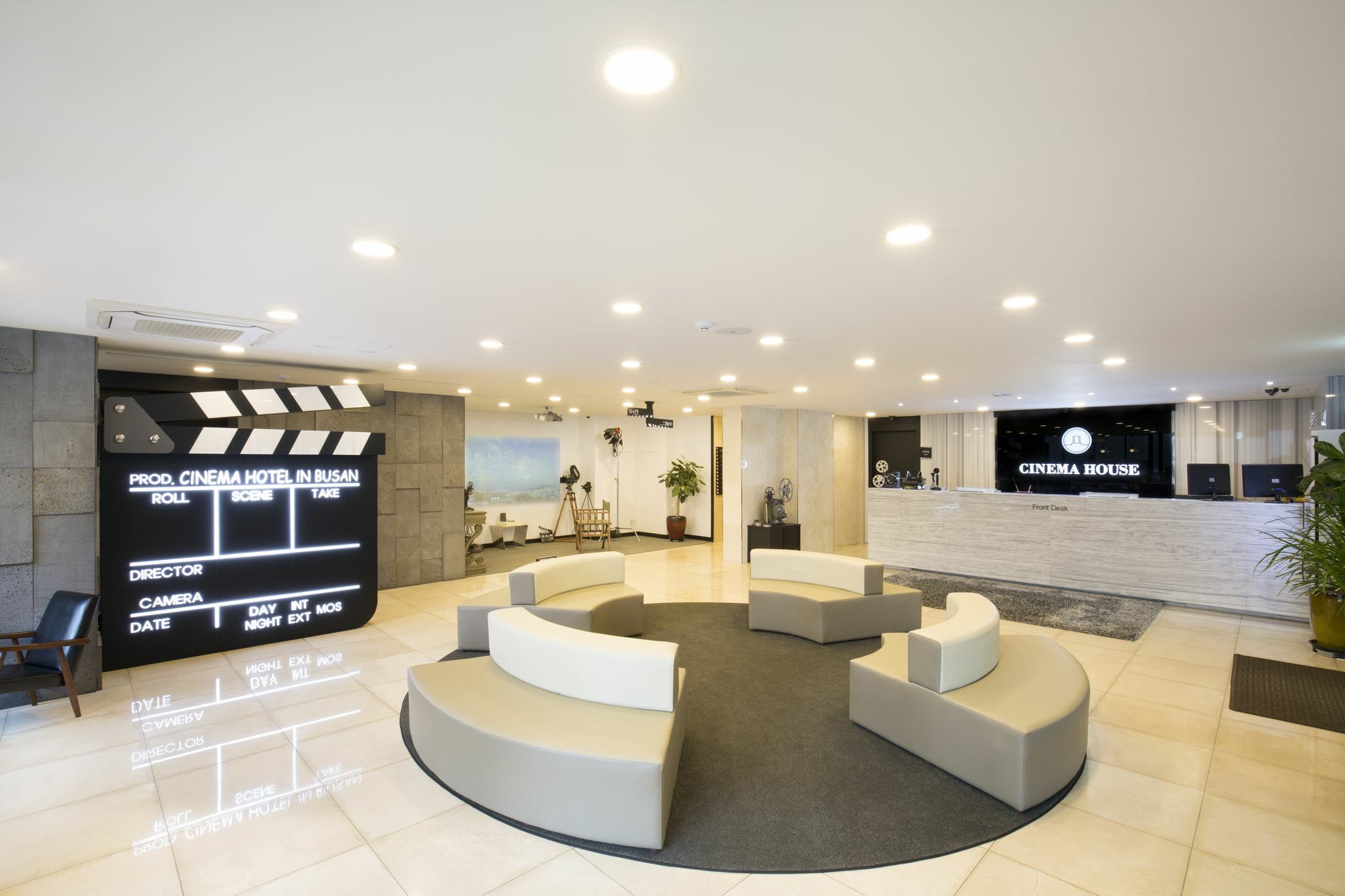 Cinema House Hotel In Busan Bagian luar foto