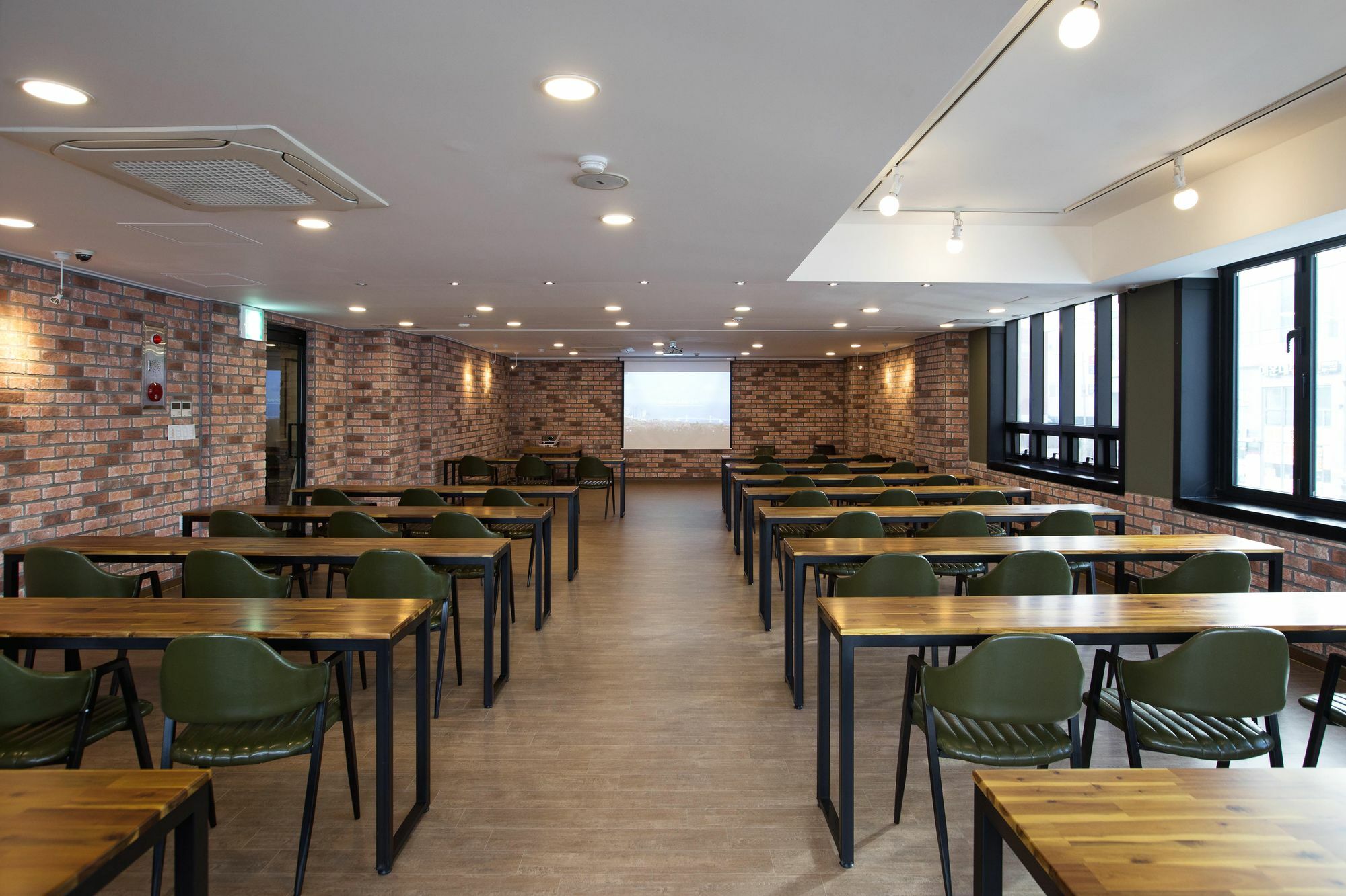 Cinema House Hotel In Busan Bagian luar foto