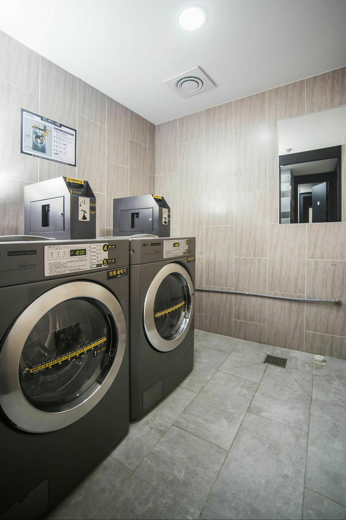 Cinema House Hotel In Busan Bagian luar foto